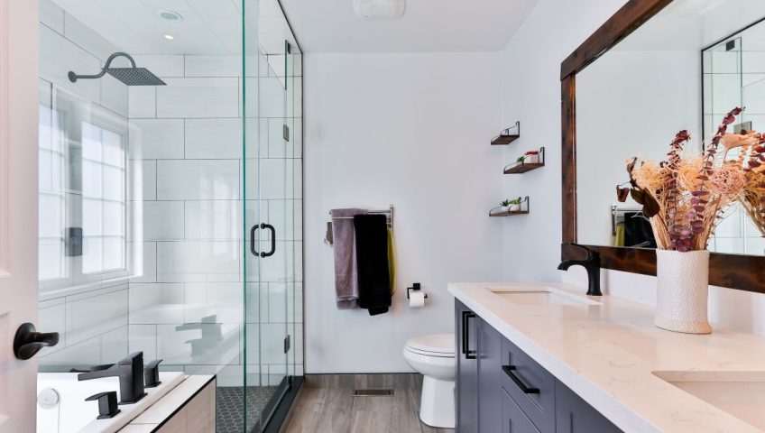 How to Choose the Perfect Shower Door for Your Space